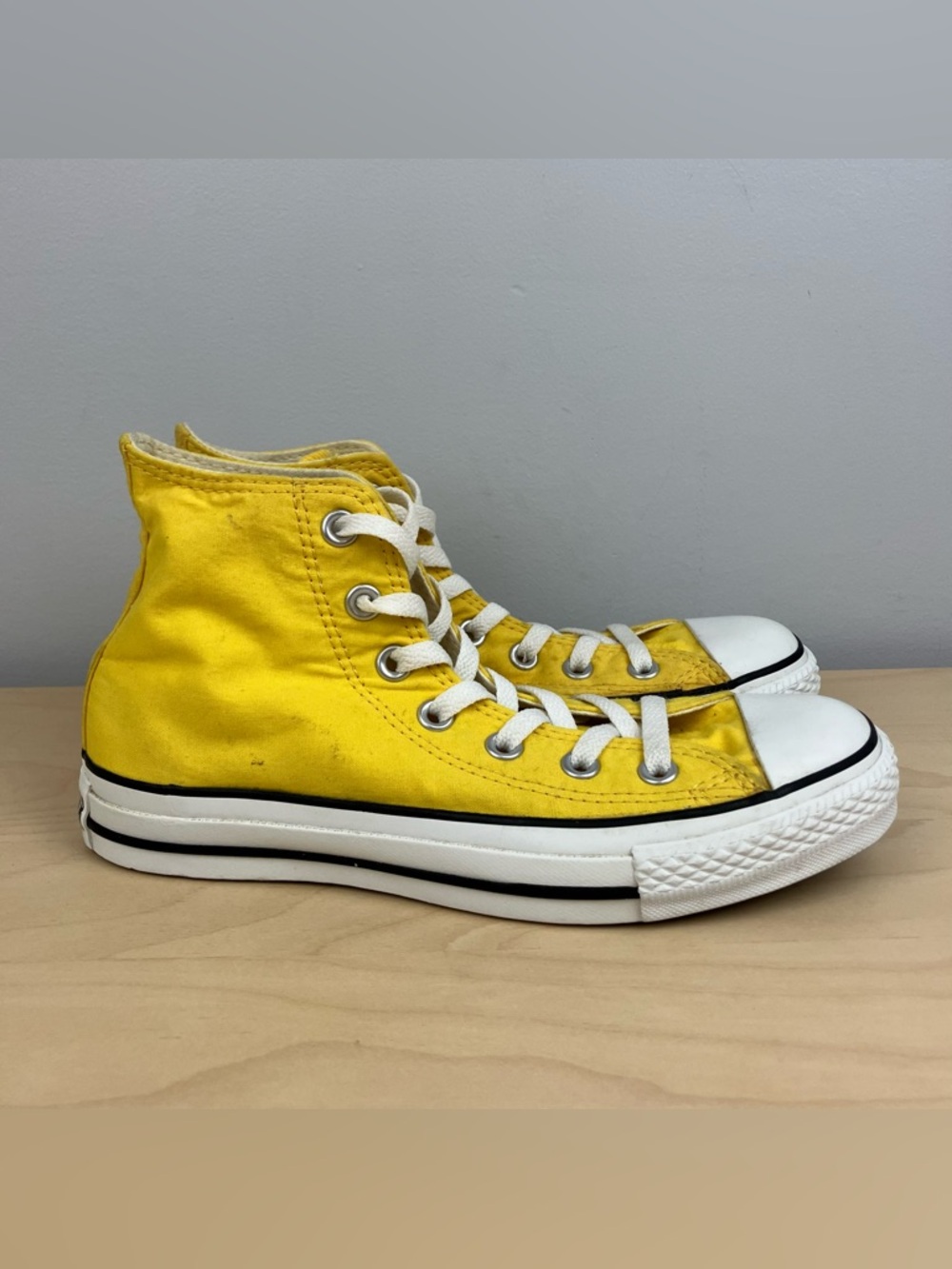 Converse Women’s Size 7.0 All Star Chuck Taylor Hi Top Yellow & White Shoes